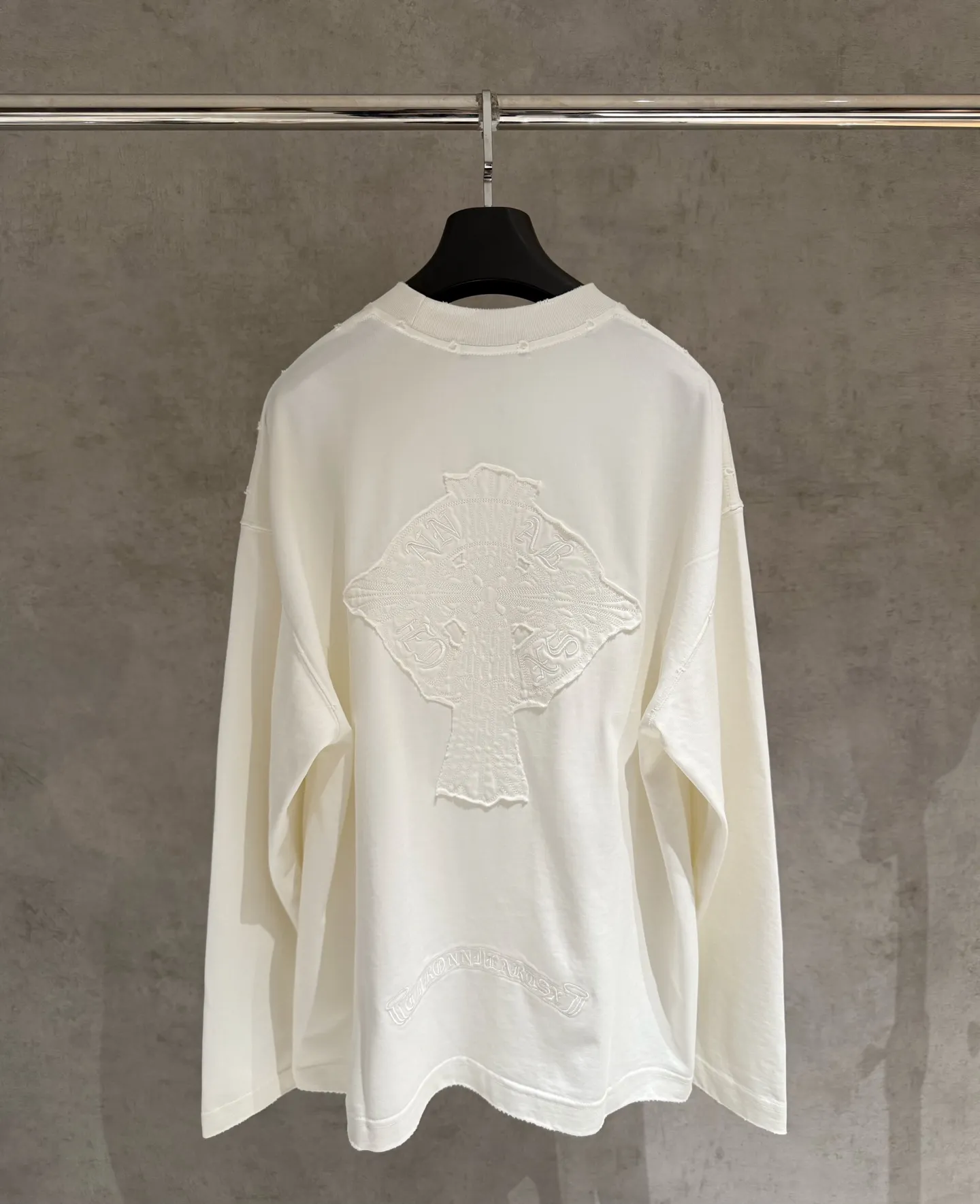 🅿️330 [Strict quality control] CH Croixin's new long-sleeved sweatshirt T-shirt. Heavy 340g double yarn fabric. Wash the whole garment twice. Frayed and torn on all four sides. Heavy fabric. The neckline is made of icy Salona. Loose fit. Deep, wide and stylish. No deformation or shrinkage. Color: 3 colors, black, white and gray. Size: M-2xl